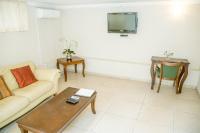 Allamanda Hotelにあるテレビまたはエンターテインメントセンター