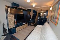 Telewizja i/lub zestaw kina domowego w obiekcie Apartments Villa Markiz
