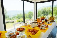 Jedlo v ubytovaní bed & breakfast alebo blízkom okolí