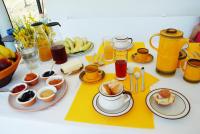 Jedlo v ubytovaní bed & breakfast alebo blízkom okolí