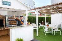 Jídlo v aparthotelu nebo okolí