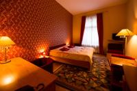 Postel nebo postele na pokoji v ubytování Hotel U Beránka Náchod