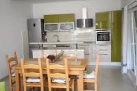 Kuchyňa alebo kuchynka v ubytovaní Villa-Apartments Karmel