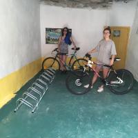 Jazda na bicykli v okolí ubytovania Apartamentos San Francisco 58