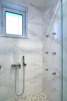 A bathroom at Villa Despina in Kisamos