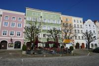 ブルクハウゼンにあるBayerischer Hofの都市にある高層ビルの集まり