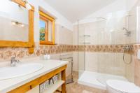 Koupelna v ubytování Holiday house Hojevica - Kras, Krk