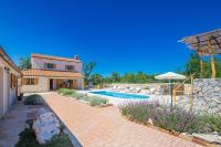 Bazén v ubytování Holiday house Hojevica - Kras, Krk nebo v jeho okolí