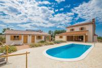 Bazén v ubytování Holiday house Hojevica - Kras, Krk nebo v jeho okolí
