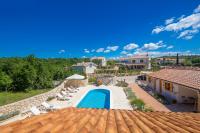 Bazén v ubytování Holiday house Hojevica - Kras, Krk nebo v jeho okolí