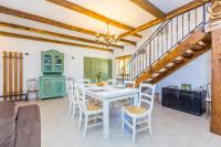 Kuchyň nebo kuchyňský kout v ubytování Holiday house Hojevica - Kras, Krk