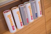 una fila di batterie appoggiate su uno scaffale di Rittis Alpin Chalets Dachstein a Ramsau am Dachstein