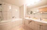 A bathroom at Hotel Kristall