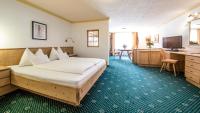 A bed or beds in a room at Hotel Kristall