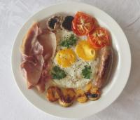 ホテルの敷地内または近くでの食事または食べ物