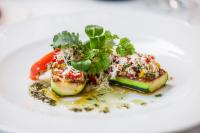 Jídlo v hotelu nebo okolí