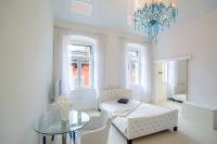 Posteľ alebo postele v izbe v ubytovaní Collins Apartments Center
