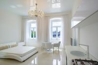 Posteľ alebo postele v izbe v ubytovaní Collins Apartments Center