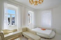 Posteľ alebo postele v izbe v ubytovaní Collins Apartments Center