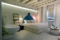 Posteľ alebo postele v izbe v ubytovaní Thalassa Boutique Hotel