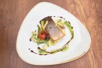 een wit bord met een broodje en salade op een tafel bij Hotel Babylon Heerhugowaard - Alkmaar in Heerhugowaard