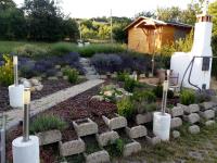 A garden outside Pécsely apartman