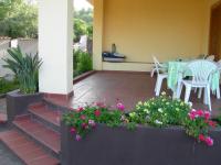 A garden outside Villa Magnolia Appartamenti