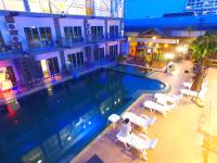 Bazén v ubytování Anantra Pattaya Resort nebo v jeho okolí