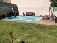 Bazén v ubytování Annex bedroom-Oporto Garden nebo v jeho okolí