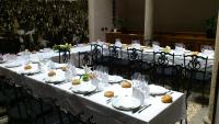 Comida en o cerca de este hotel