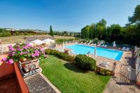 The swimming pool at or close to Agriturismo Il Molino Antico - 5 Girasoli
