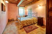 A bed or beds in a room at Agriturismo Il Molino Antico - 5 Girasoli