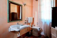 A bathroom at Agriturismo Il Molino Antico - 5 Girasoli