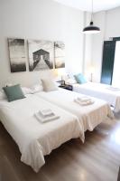Postel nebo postele na pokoji v ubytování Sleepin Sevilla Arenal