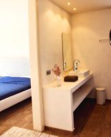 A bed or beds in a room at Manuki Mas