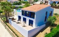 The building in which the holiday home is located
