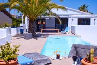 The swimming pool at or close to Manuki Mas