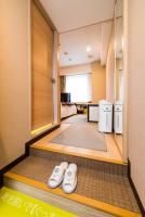 Natural Hot Spring SUPER HOTEL Kumamoto Chamber of Commerceにあるベッド