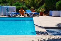 The swimming pool at or close to Manuki Mas
