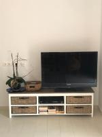 Televízia a/alebo spoločenská miestnosť v ubytovaní Ca Xotxim