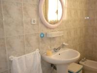 A bathroom at Hostal San Martin