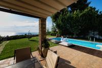 Bazén v ubytování Elani Villa Dieci by Luxlikehome nebo v jeho okolí