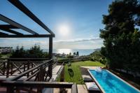 Bazén v ubytování Elani Villa Dieci by Luxlikehome nebo v jeho okolí