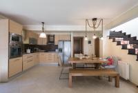 Kuchyň nebo kuchyňský kout v ubytování Elani Villa Dieci by Luxlikehome