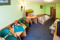 Posteľ alebo postele v izbe v ubytovaní Hotel Jaskółka