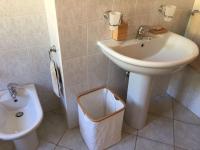 A bathroom at Appartamenti Monte Alago