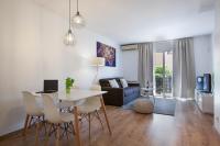 TV a/nebo společenská místnost v ubytování Tendency Apartments Fira