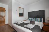 Postel nebo postele na pokoji v ubytování Tendency Apartments Fira