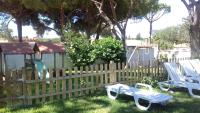 a wooden fence with two chairs and a playground at Xanadu Rural in Chiclana de la Frontera