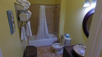 Ein Badezimmer in der Unterkunft Ramada by Wyndham &amp; Suites South Padre Island